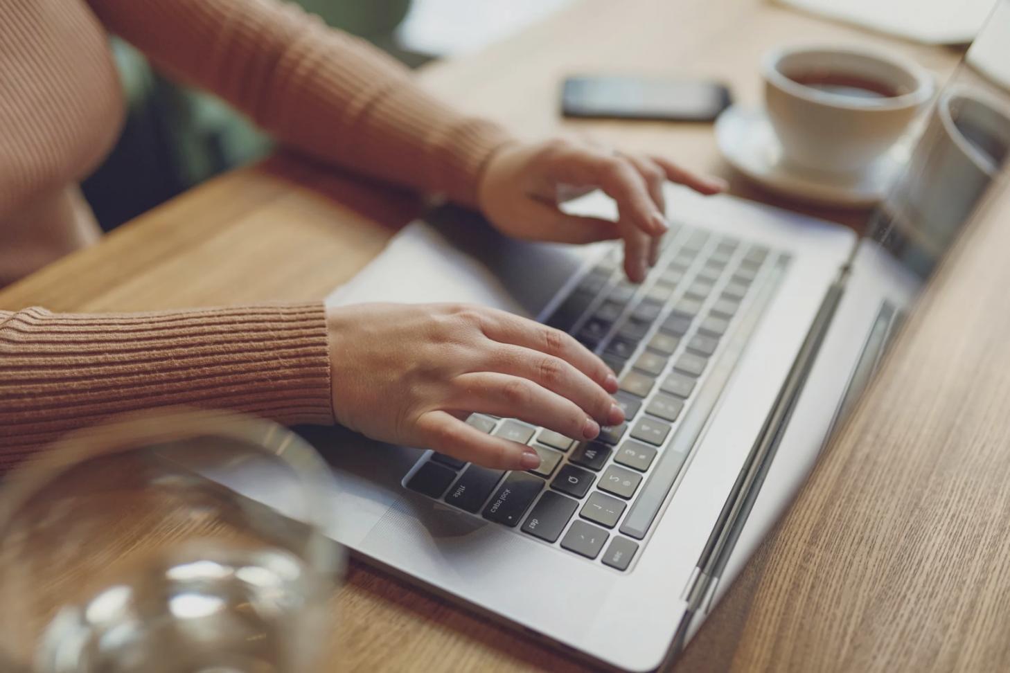 Online learning environment for language students